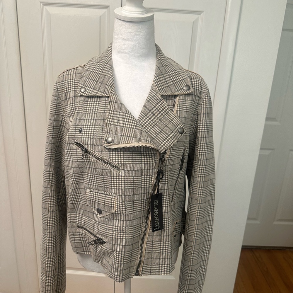 NWT Gray and Tan Plaid Blazer Size Large
